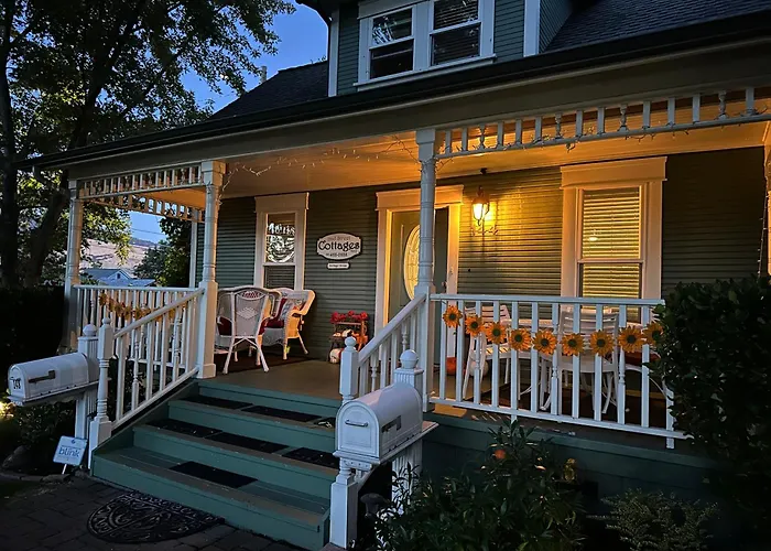 Second Street Cottages