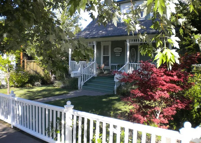 Second Street Cottages